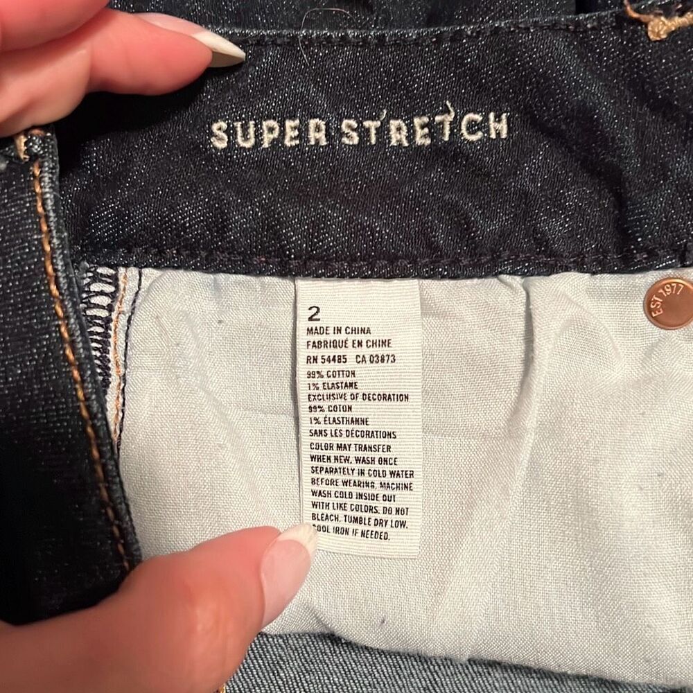American Eagle Women's Blue Dark Wash Super Stretch Denim Cut Off Short - Picture 7 of 7